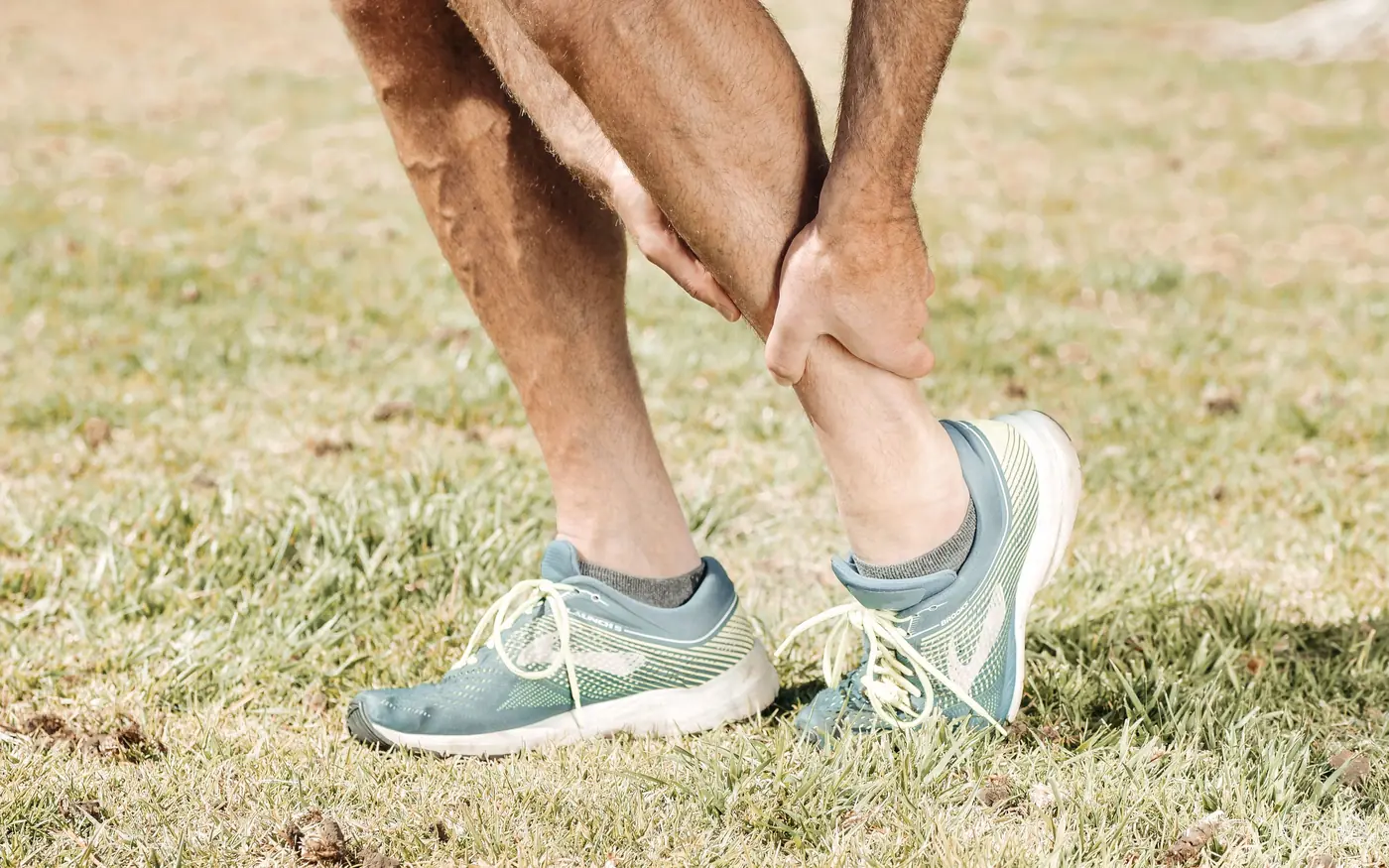 Achilles pain differs depending on whether it sits mid-tendon or at the heel bone
