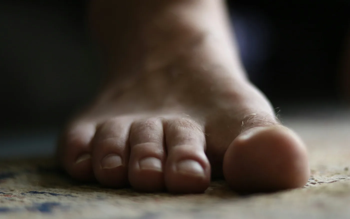 Treatment may ease symptoms; the footwear change is what alters the load