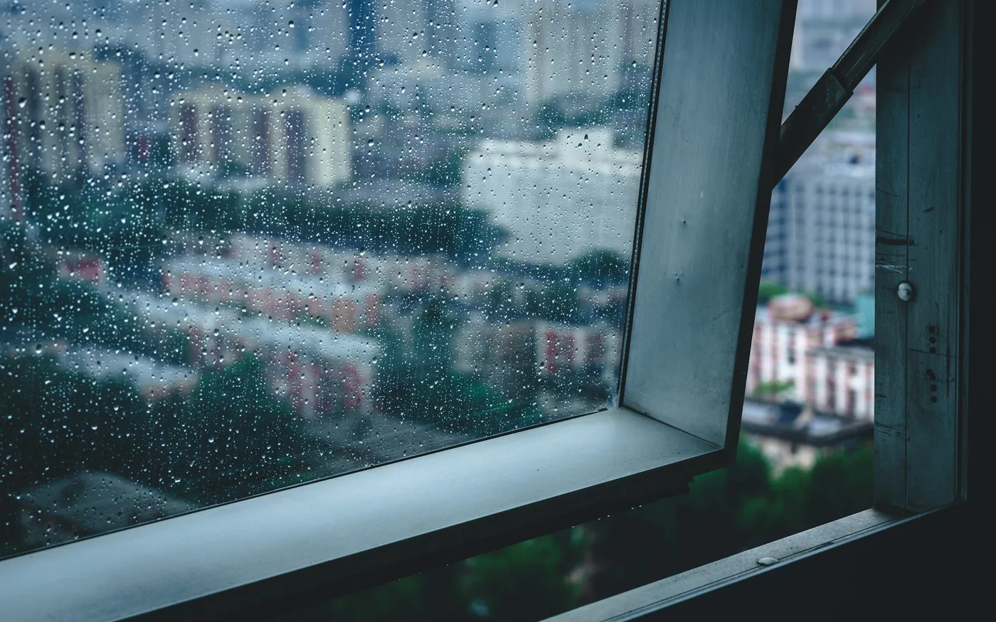 Keeping windows shut on high-pollen days is a simple practical measure