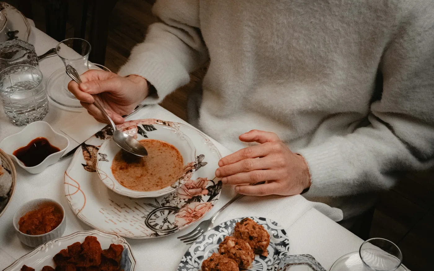 Eating slowly and at regular times does more than most people expect