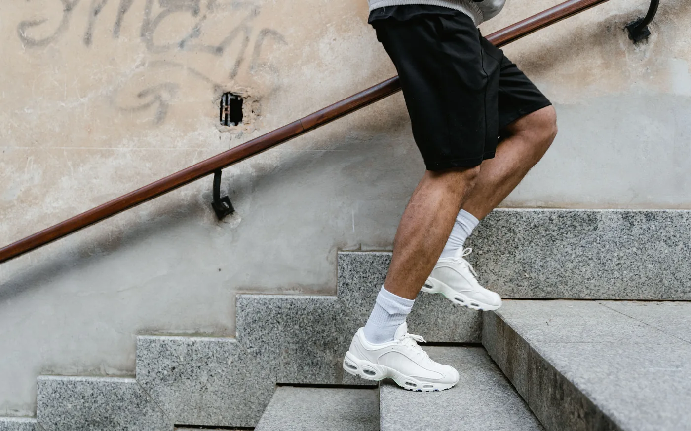 Heel drops off a step suit mid-portion tendinopathy and can aggravate insertional