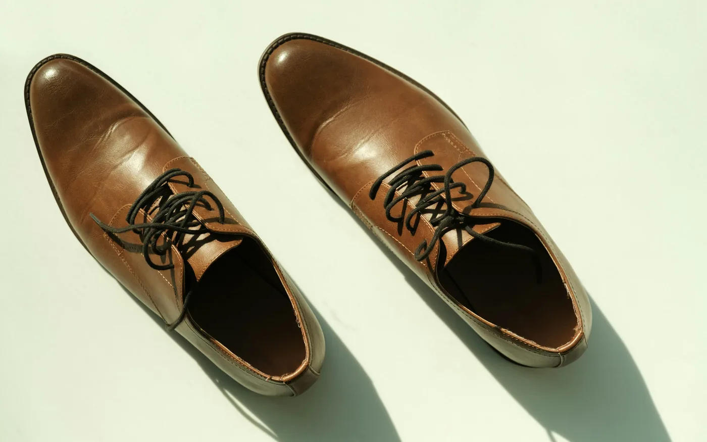 Between attacks, comfort measures and footwear are reasonable
