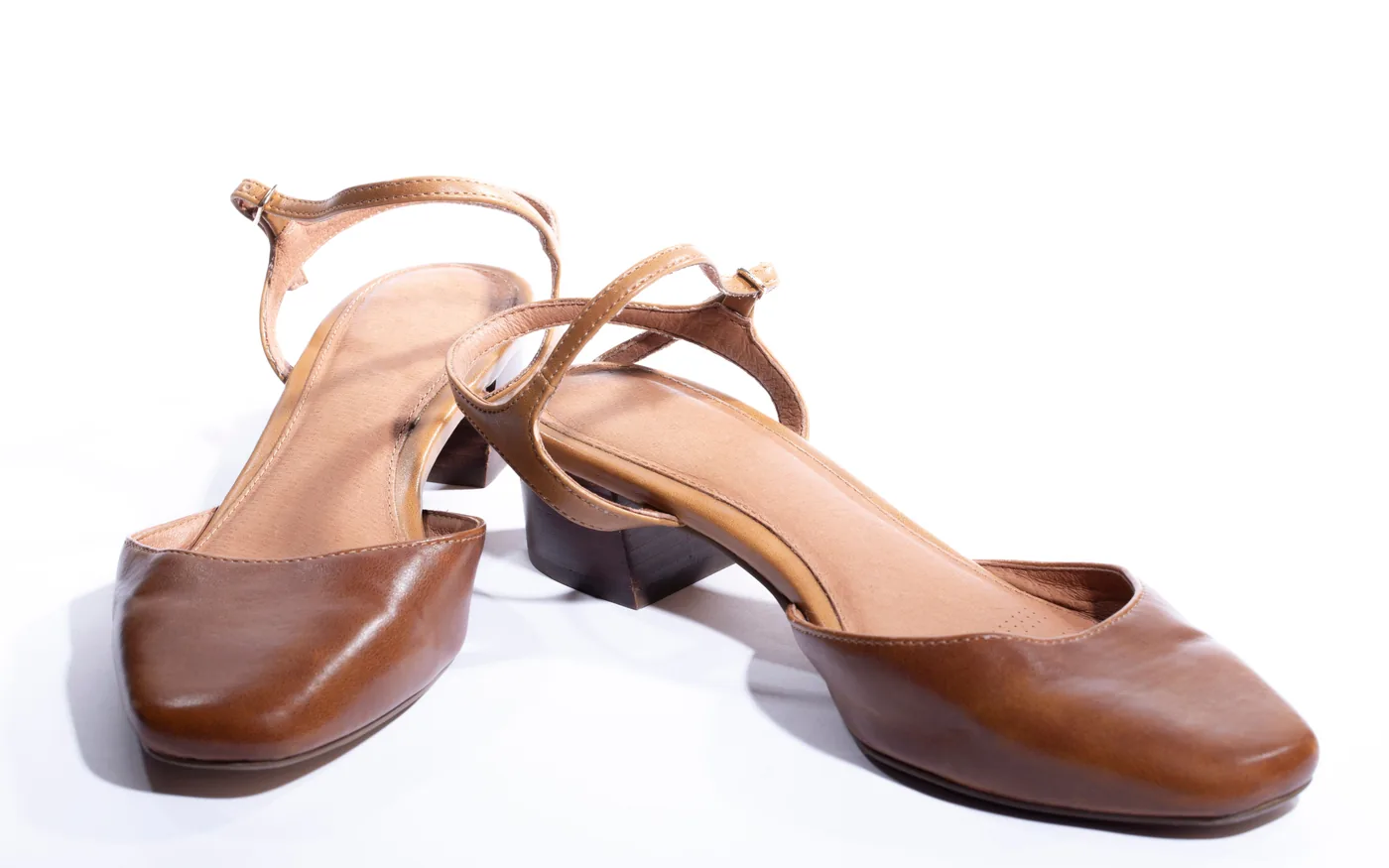 A small heel lift reduces compression at the tendon insertion