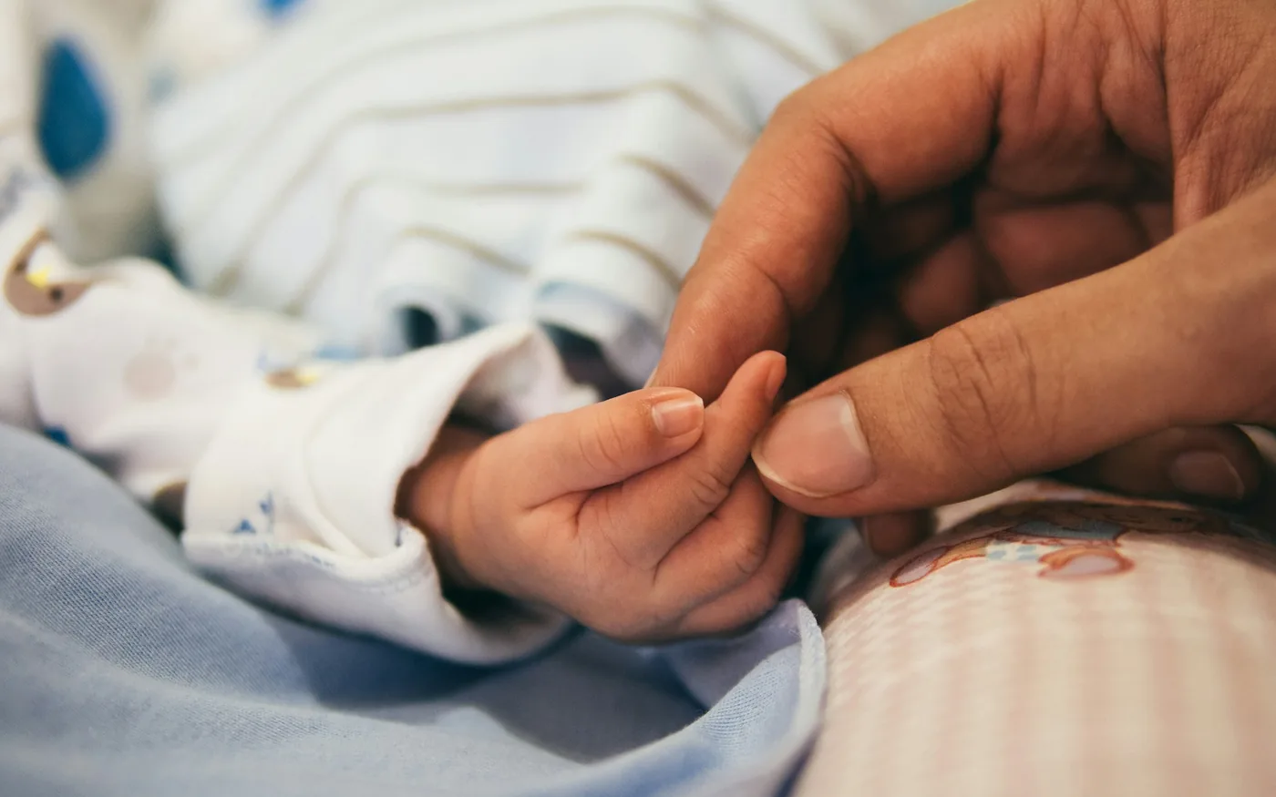 Lifting a baby with the thumbs out is the classic provoking pattern